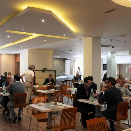Port Feria Hotel